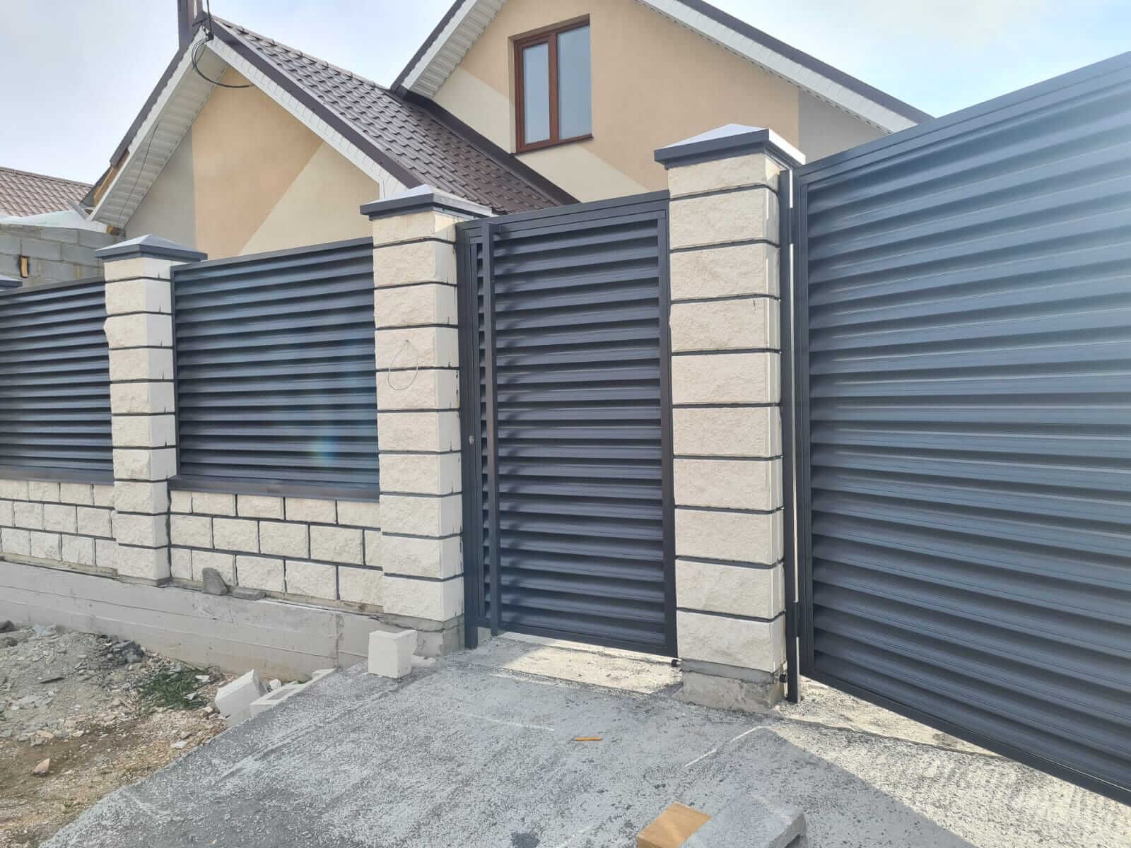 Забор из ламелей Еврожалюзи 38м RAL7024/7024 Серый Графит двусторонний фото 1 в Волгограде