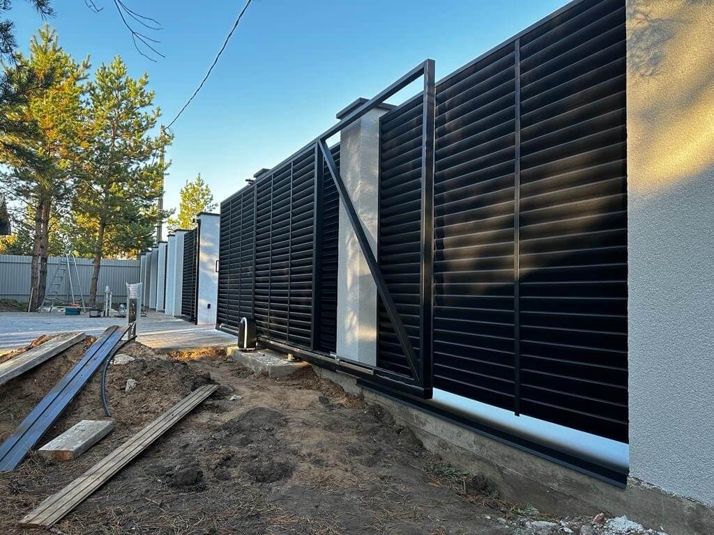Забор-жалюзи 18м RAL9005/9005 Черный двухсторонний МАТТЕ фото 1 в Волгограде