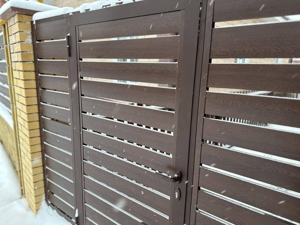 Забор-ранчо из металлопланкена 34м Мореный Дуб Printech фото 1 в Волгограде