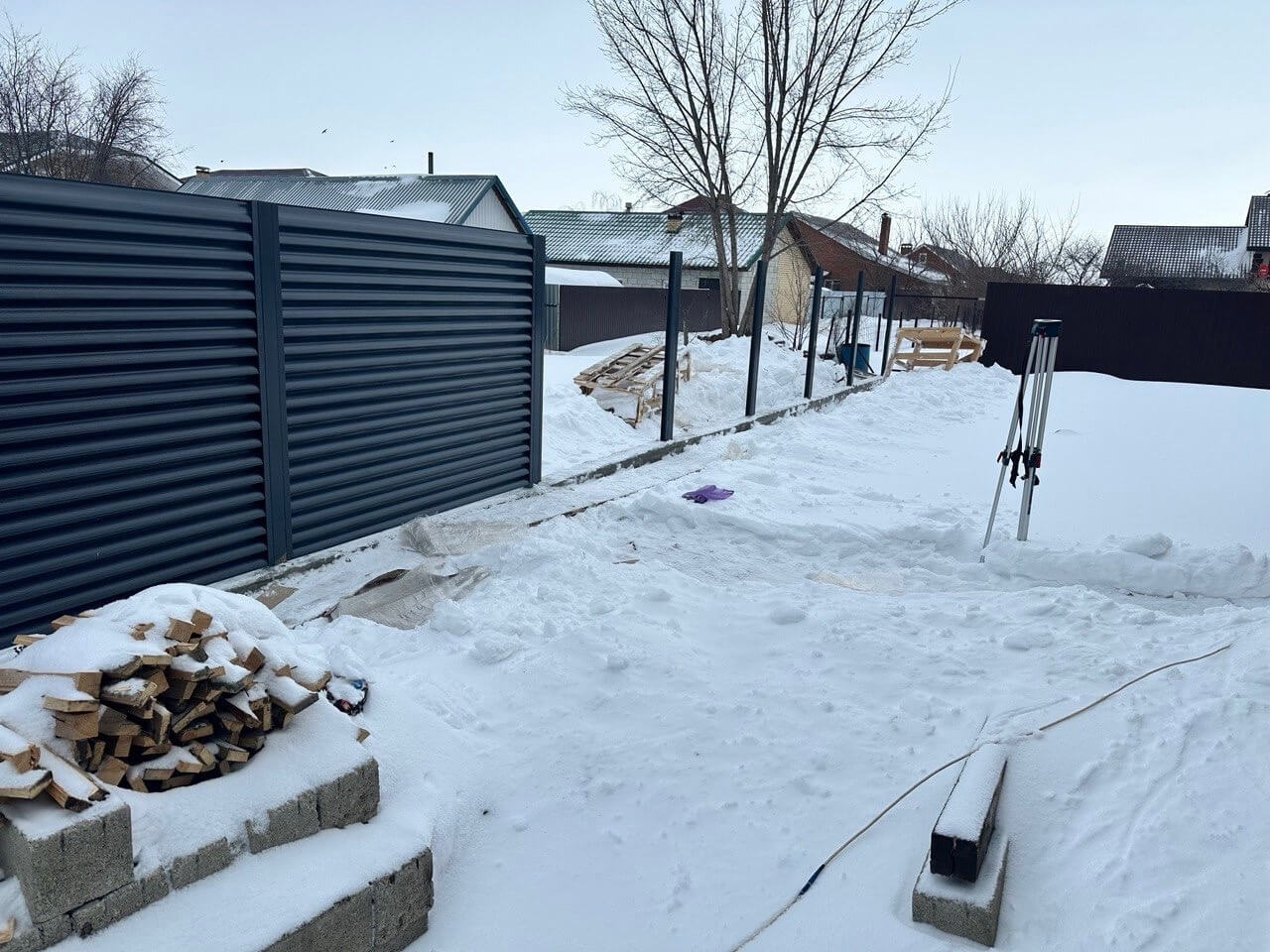 Забор-жалюзи из ламелей Еврожалюзи 32м RAL7024/7024 Серый Графит двусторонний фото 3 в Волгограде