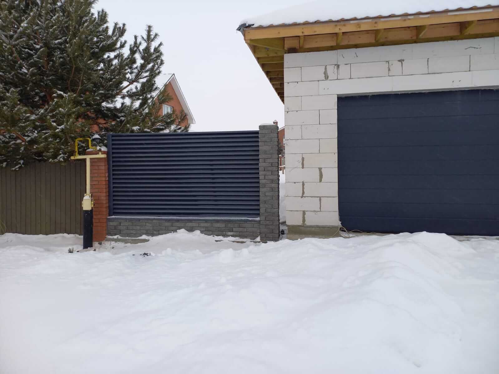 Забор из ламелей еврожалюзи 41м RAL7024/7024 Серый Графит двусторонний фото 1 в Волгограде
