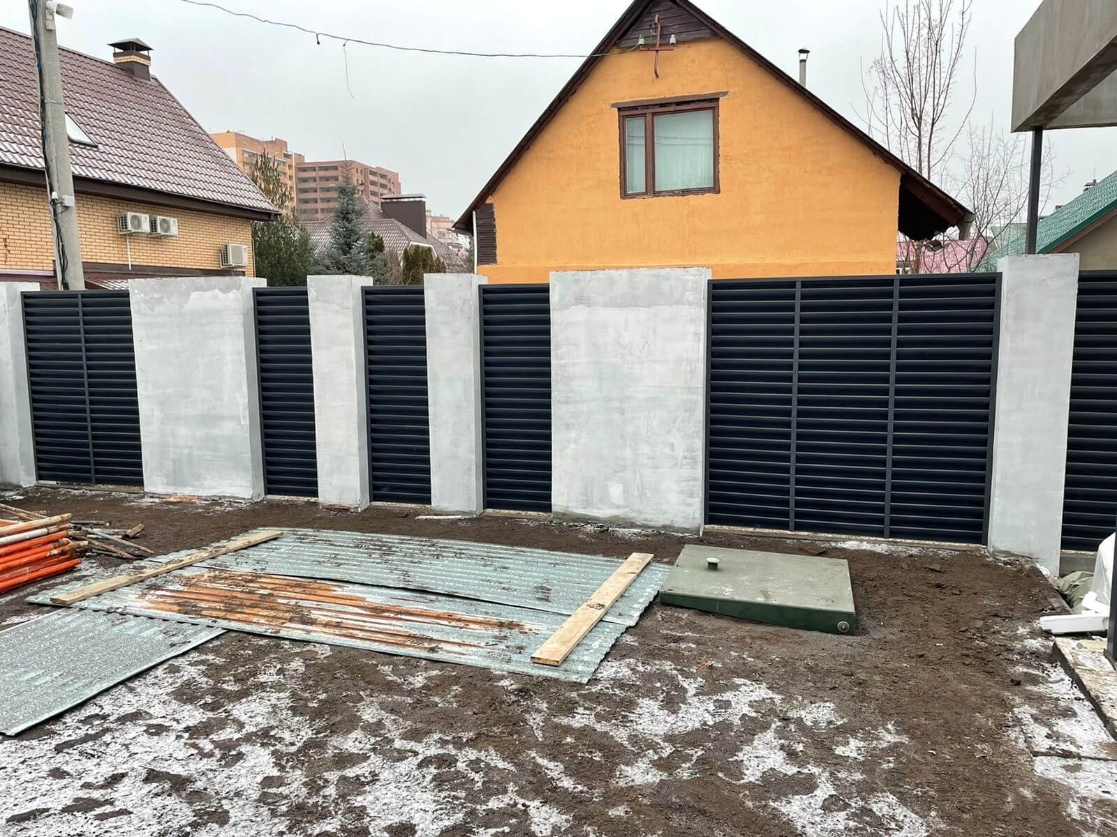 Забор из ламелей еврожалюзи 28м RAL7024/7024 Серый Графит двусторонний в Волгограде