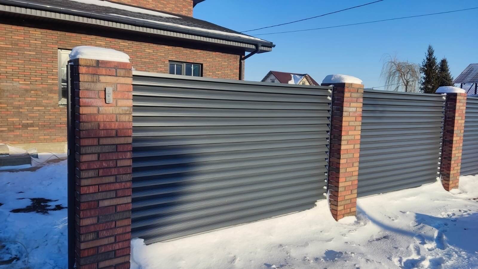 Забор-жалюзи с ламелями еврожалюзи 34м RAL7024/7024 Серый Графит двусторонний в Волгограде