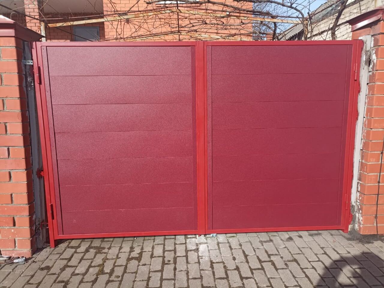 Ворота и калитка из металлопланкена 4м RAL3005 Красное Вино, Стальной Бархат фото 1 в Волгограде