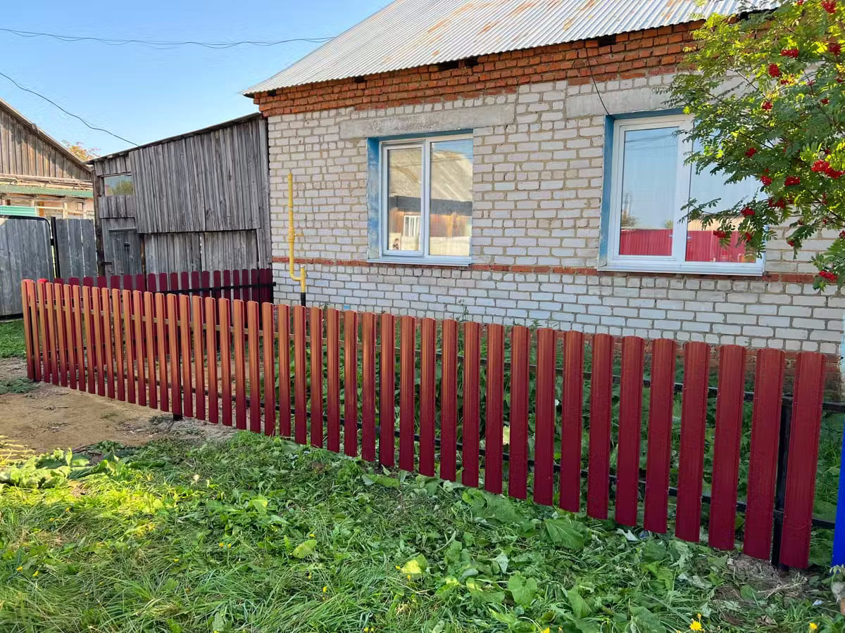 Забор из евроштакетника 9м RAL3005/3005 Красное Вино двусторонний в Волгограде