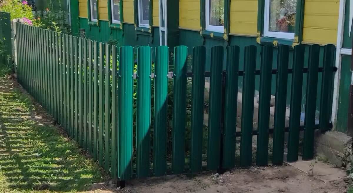 Заборчик из Евроштакетника 8м RAL6005/6005 Зеленый Мох двусторонний в Волгограде