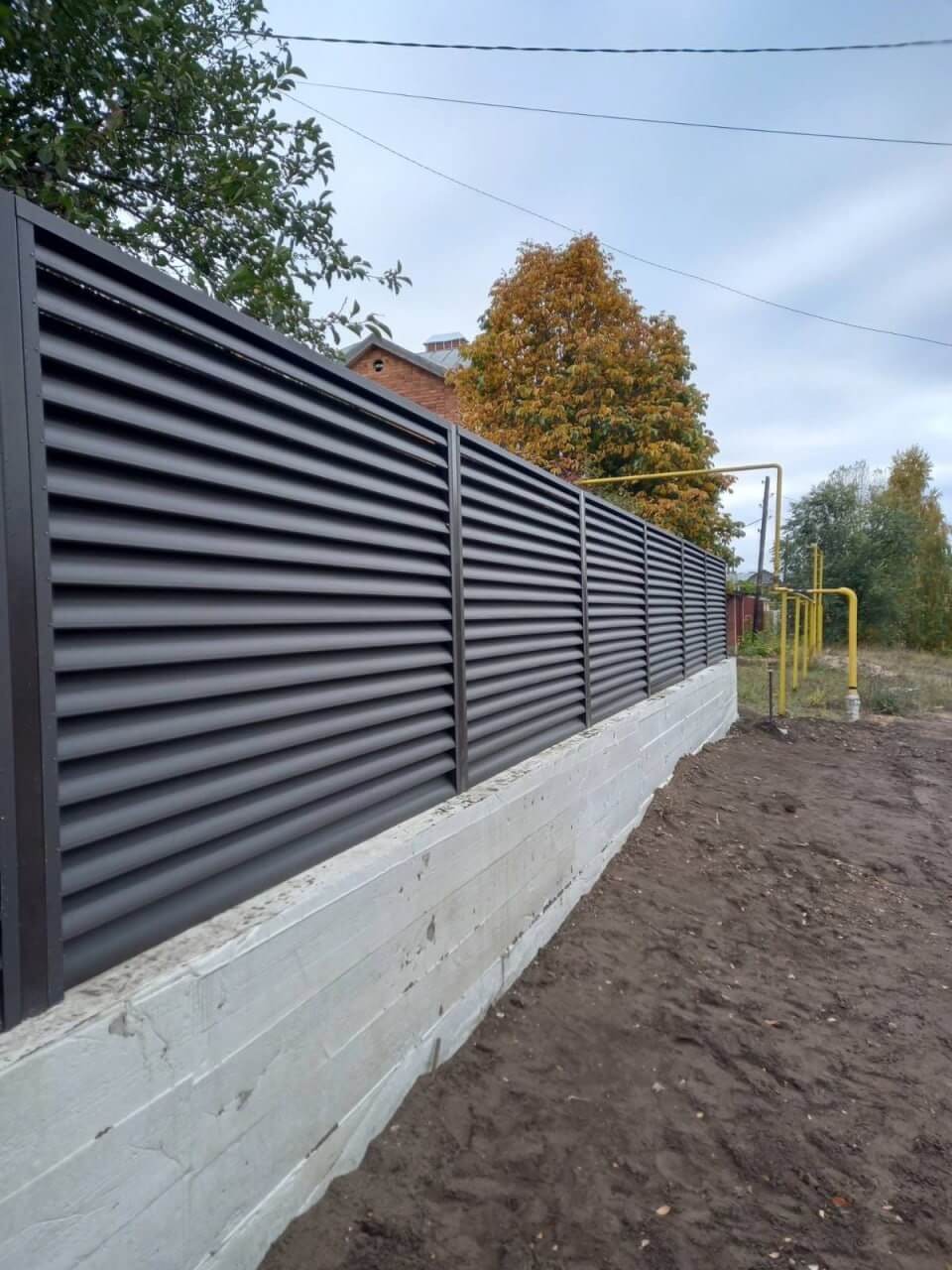Забор из ламелей еврожалюзи 34м RAL8019/8019 Темный Шоколад двусторонний МАТТЕ в Волгограде