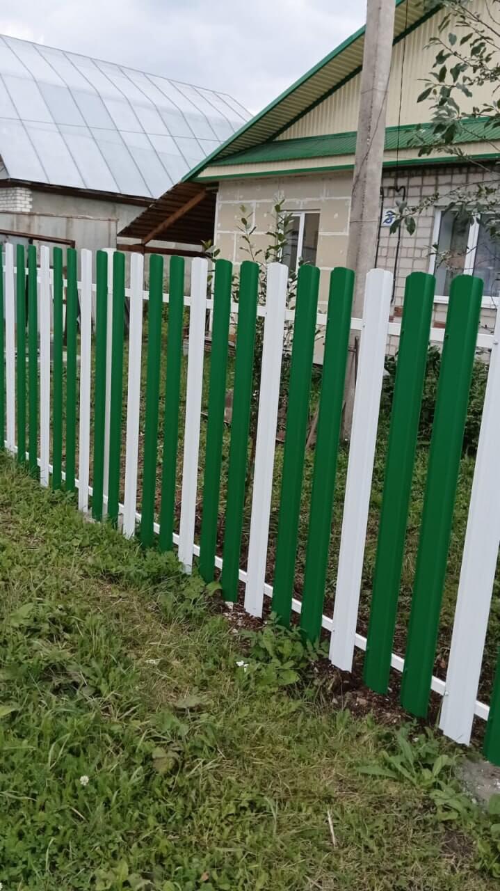 Забор из евроштакетника 10м RAL9003 Белый, RAL6029 Зеленая Мята фото 2 в Волгограде