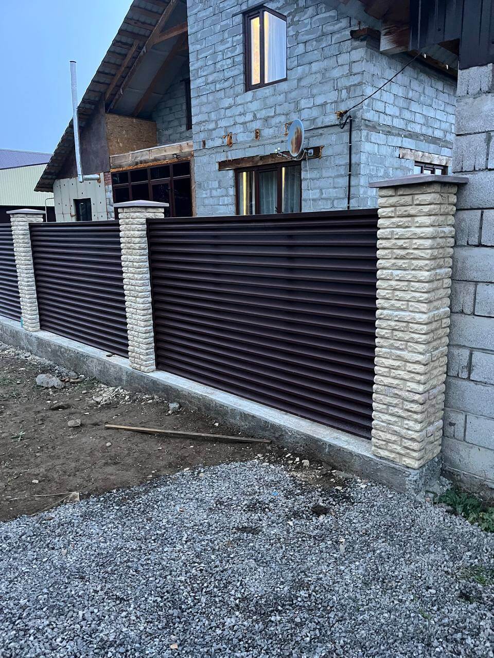 Забор-жалюзи из ламелей ЭКО-Z 18м RAL8017/8017 Шоколад двусторонний фото 2 в Волгограде