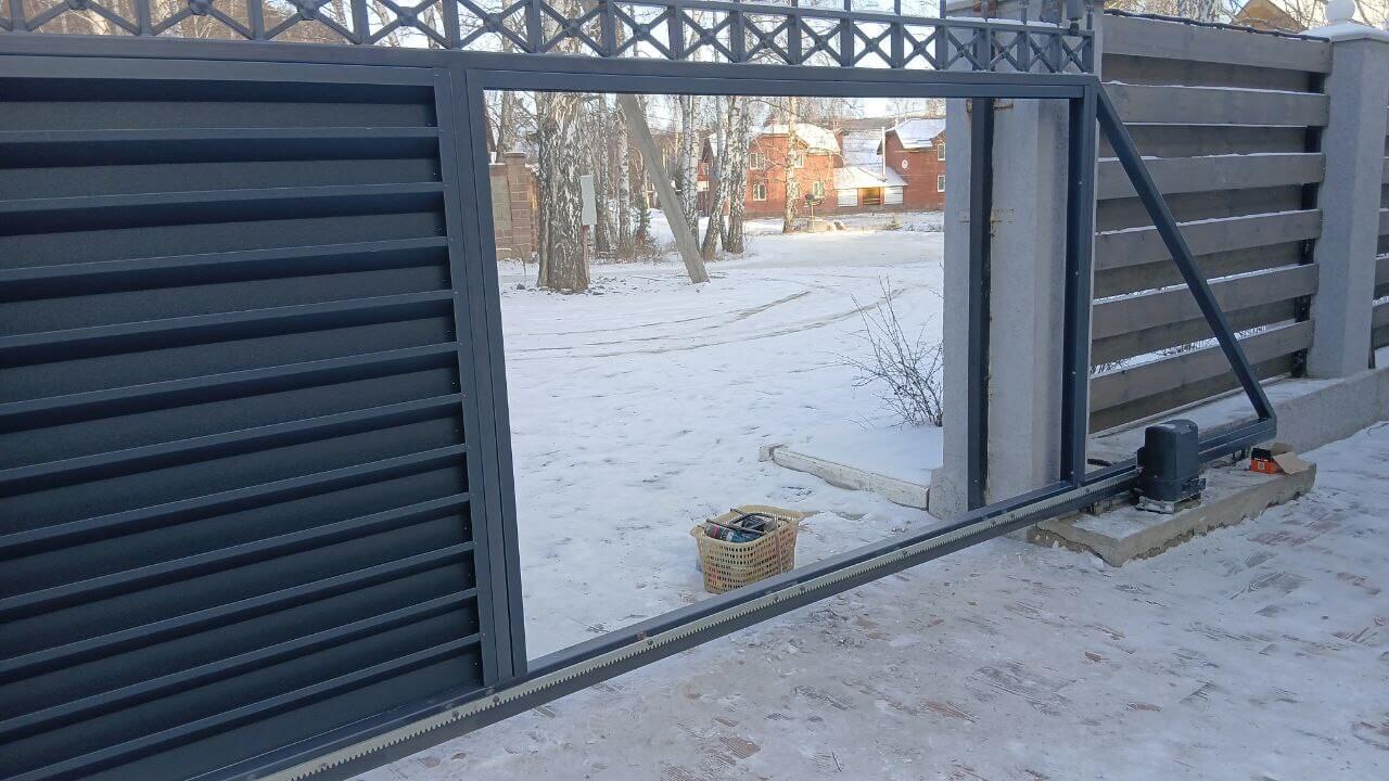 Входная группа из ламелей Хай-Тек RAL7024/7024 Серый Графит двусторонний МАТТЕ фото 10 в Волгограде