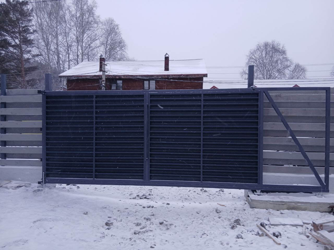 Входная группа из ламелей Хай-Тек RAL7024/7024 Серый Графит двусторонний МАТТЕ фото 17 в Волгограде