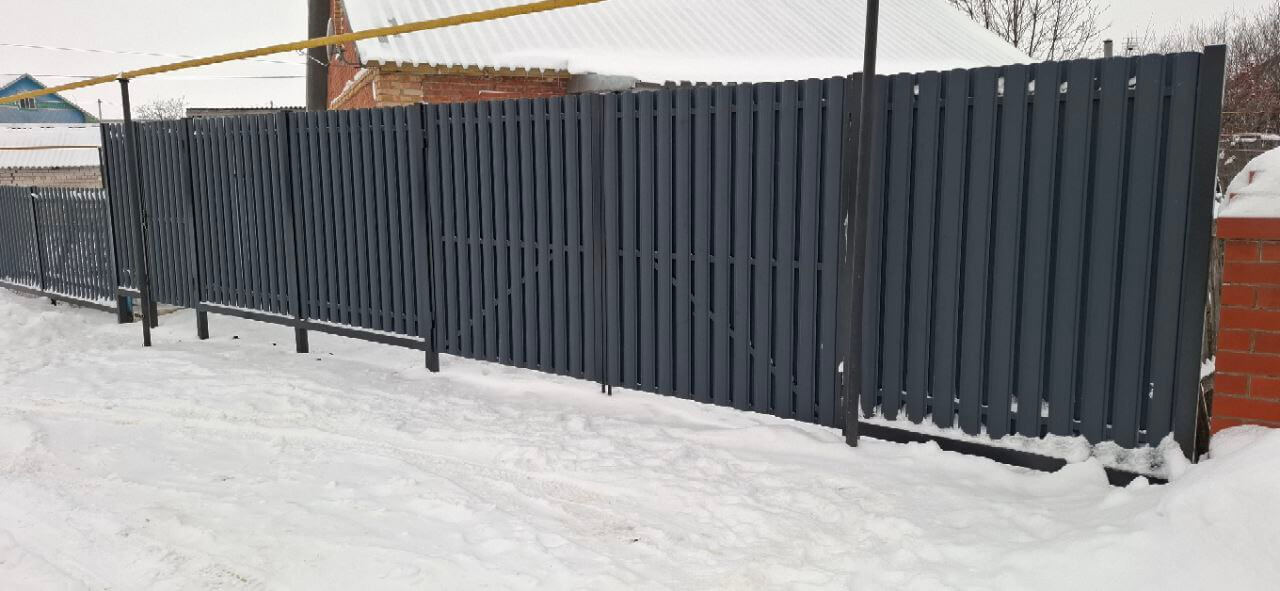 Забор из евроштакетника 27м RAL7024 Серый Графит МАТТЕ в Волгограде