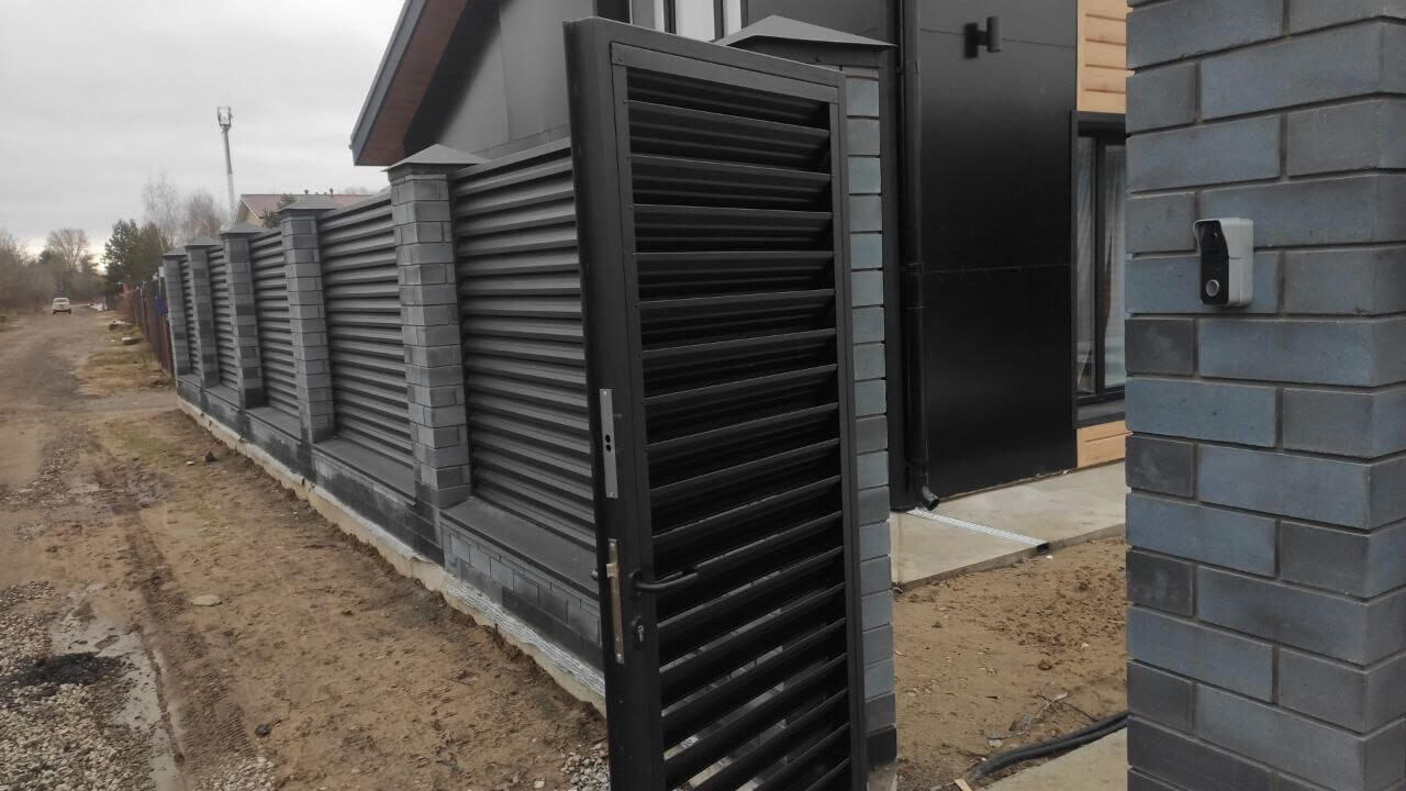 Забор-жалюзи из ламелей ЭКО-Z 17м RAL9005/9005 Черный МАТТЕ фото 1 в Волгограде