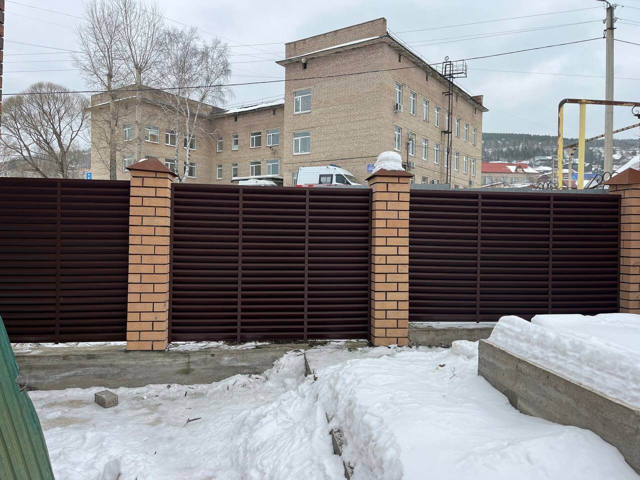 Забор-жалюзи из ламелей ЭКО-Z 87м RAL8017/8017 Шоколад двусторонний МАТТЕ фото 16 в Волгограде