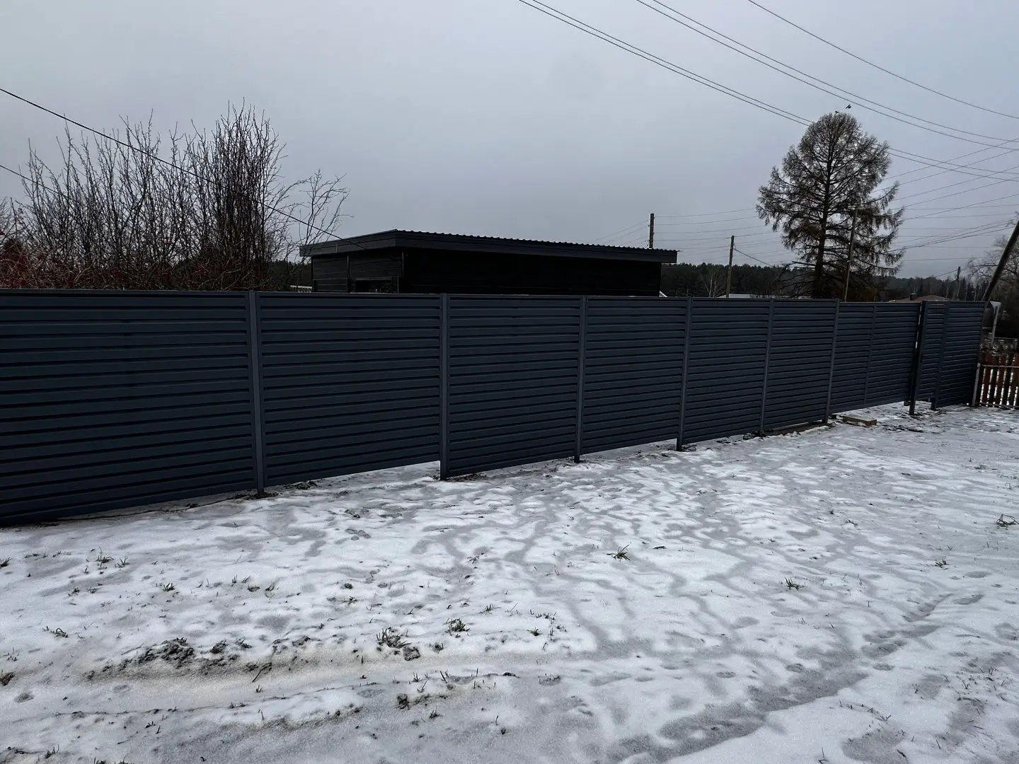 Забор-жалюзи из ламелей Хай-Тек 20м RAL7024/7024 Серый Графит двусторонний МАТТЕ фото 3 в Волгограде